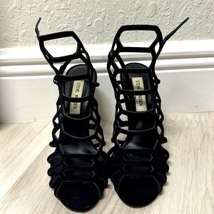 Sexy black Steve Madden heels!